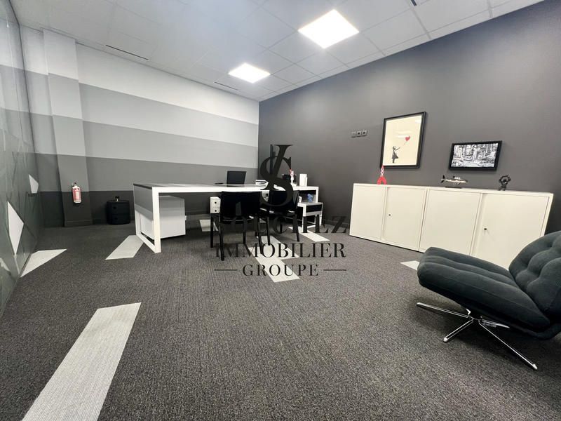 Bureau - 187 m² - 6 pièces