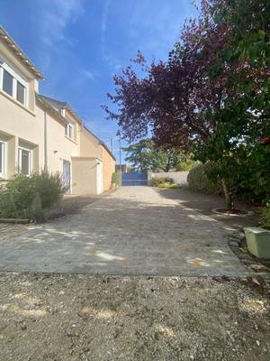 Maison - 240 m² - 5 pièces