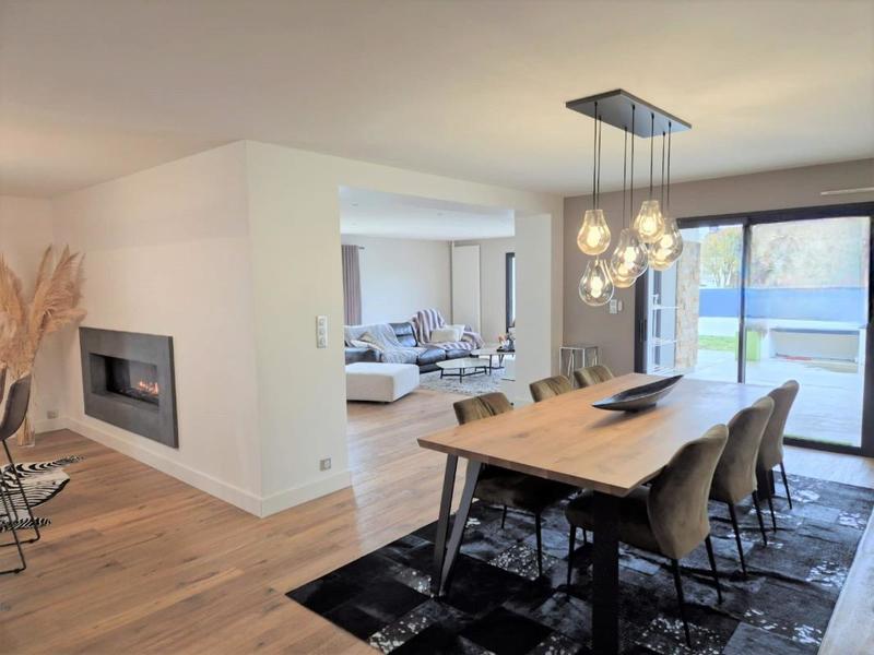 Maison - 250 m² - 8 pièces