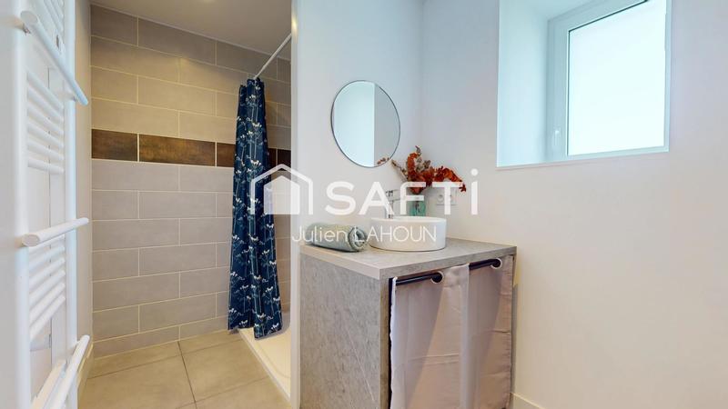 Maison - 230 m² - 8 pièces