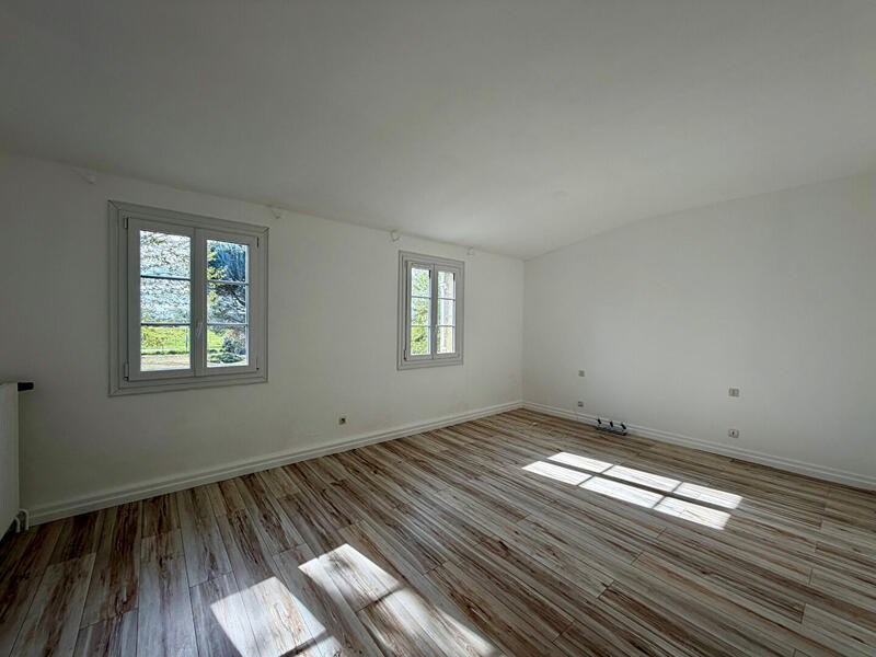 Maison - 260 m² - 8 pièces