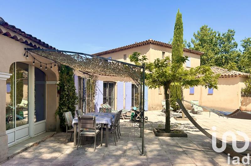 Maison - 230 m² - 6 pièces