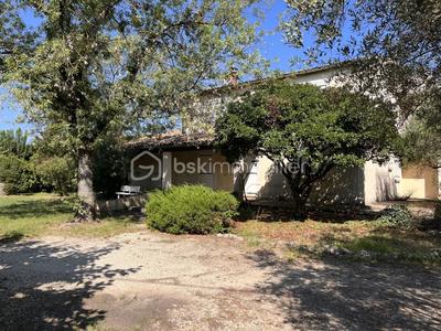 Maison - 216 m² - 8 pièces