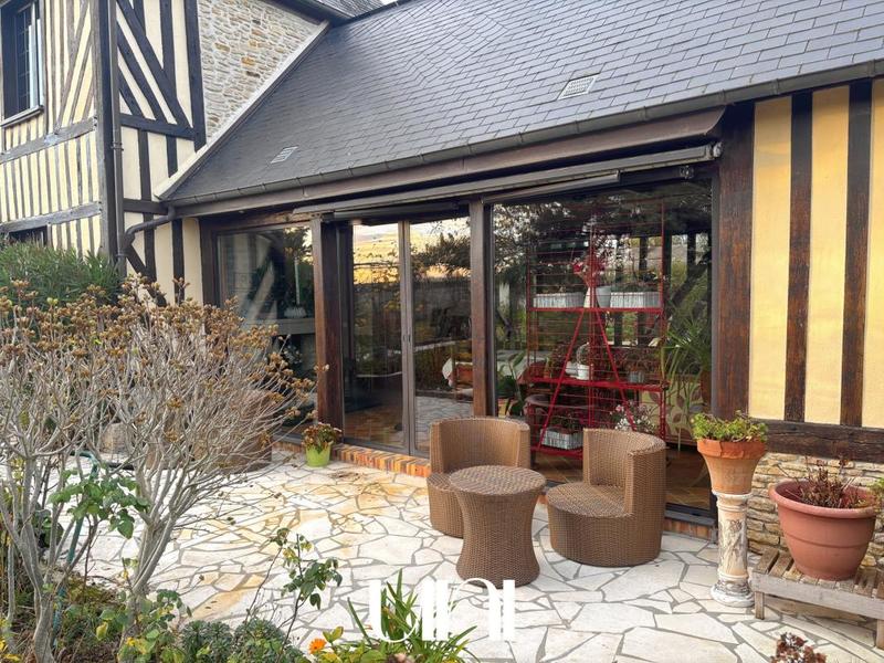 Maison - 220 m² - 8 pièces