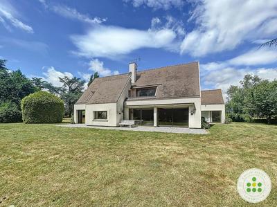 Maison - 330 m² - 8 pièces