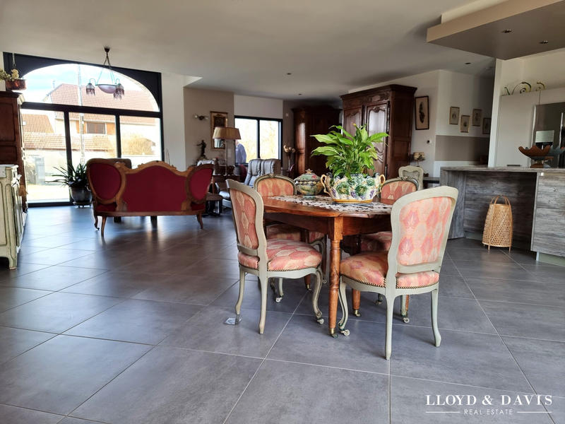 Maison - 180 m² - 5 pièces