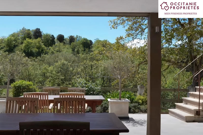 Propriété - 700 m² - 23 pièces