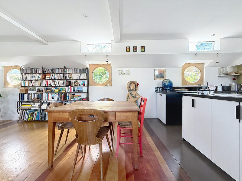 Péniche - 190 m² - 6 pièces