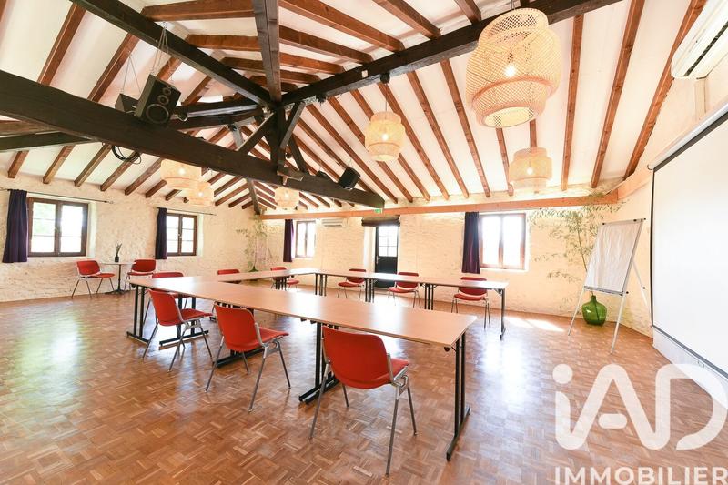 Maison - 1 200 m² - 37 pièces