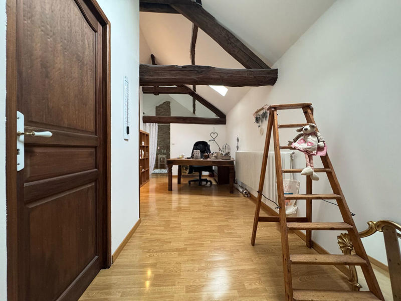 Maison - 240 m² - 8 pièces