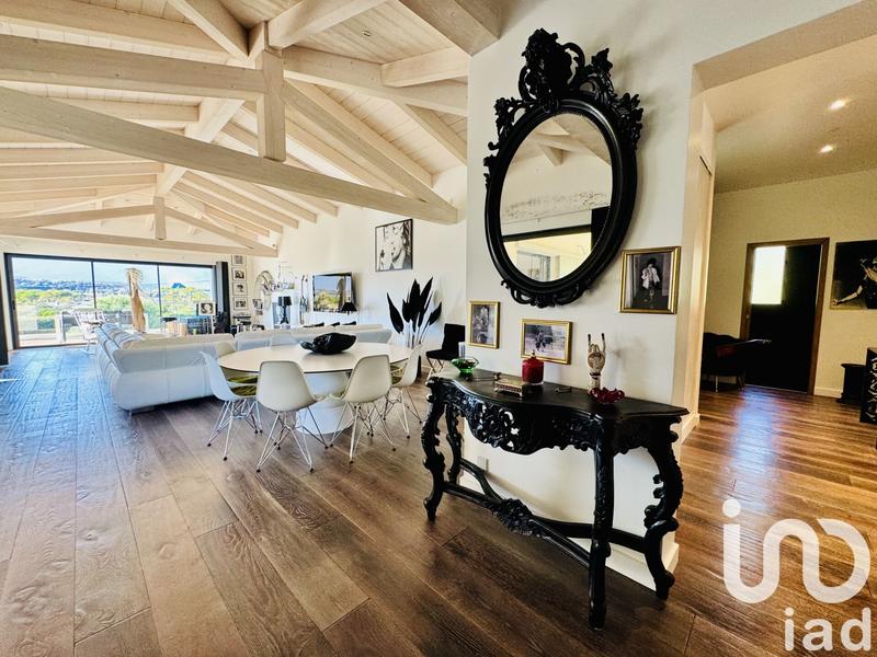 Maison - 243 m² - 5 pièces