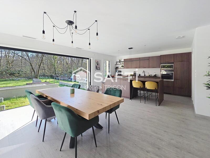 Maison - 136 m² - 4 pièces