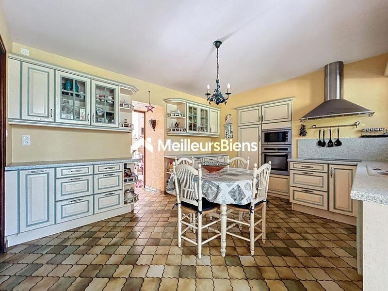 Maison - 230 m² - 10 pièces