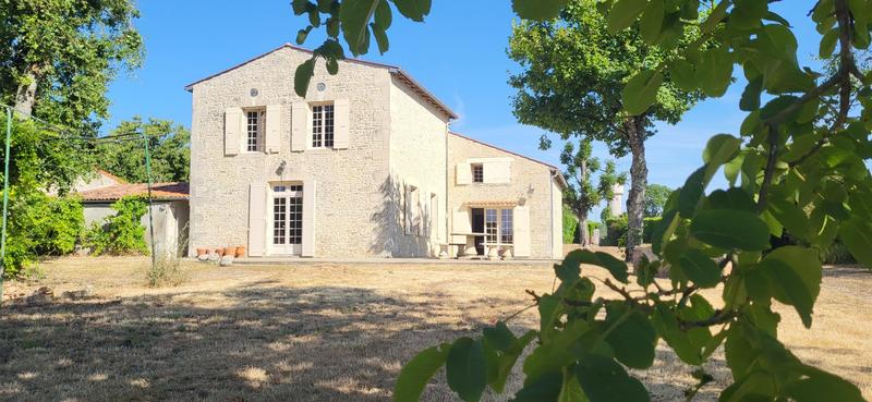 Maison ancienne - 226 m² - 8 pièces