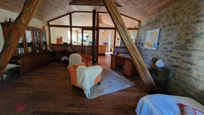 Demeure - 305 m² - 10 pièces