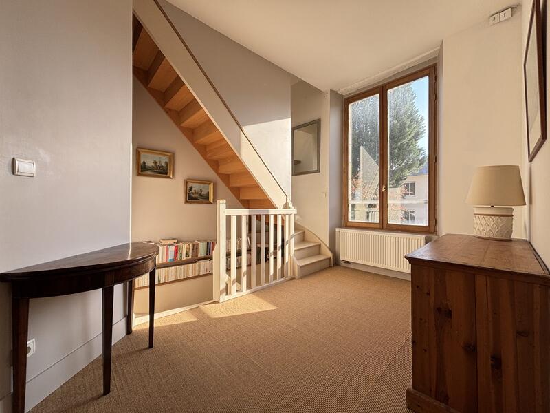 Maison - 210 m² - 8 pièces