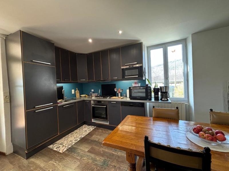 Maison - 234 m² - 10 pièces