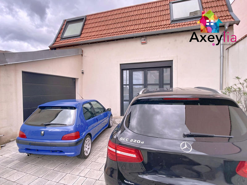 Maison - 240 m² - 7 pièces