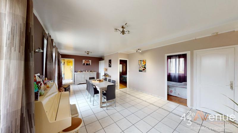 Maison - 263 m² - 9 pièces