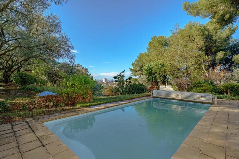 Maison - 192 m² - 7 pièces