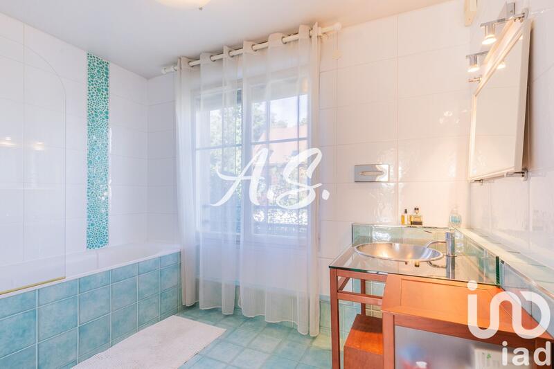 Maison - 212 m² - 8 pièces