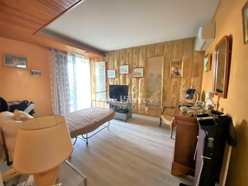 Villa - 200 m² - 6 pièces