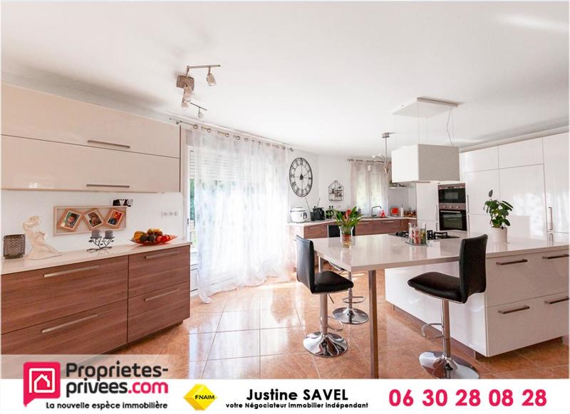 Maison - 225 m² - 8 pièces