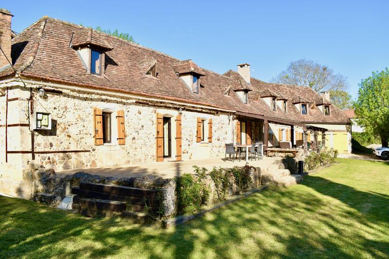 Maison traditionnelle - 213 m² - 6 pièces