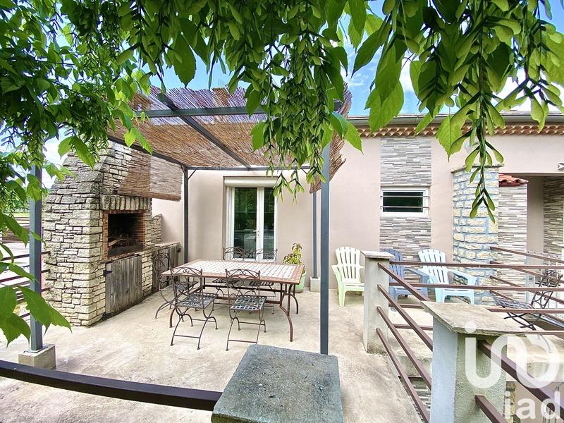 Maison - 303 m² - 19 pièces