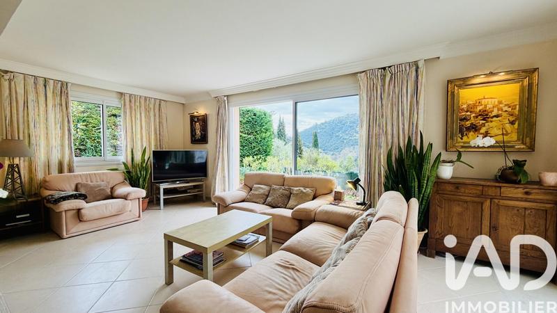 Maison - 231 m² - 7 pièces