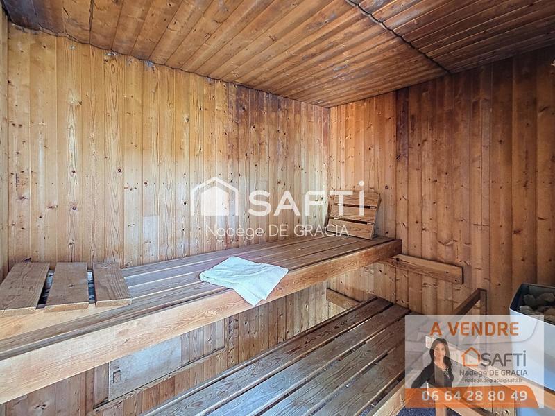 Maison - 263 m² - 7 pièces