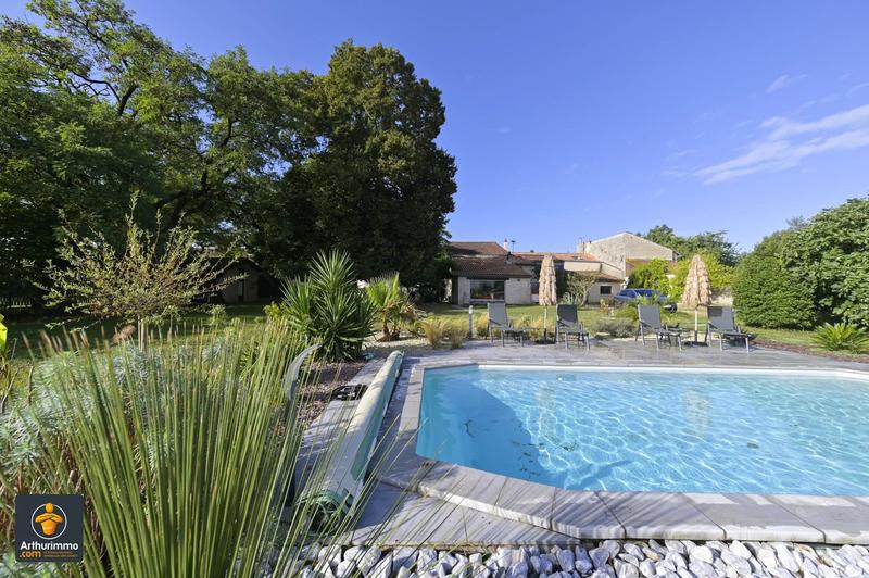 Maison - 230 m² - 9 pièces