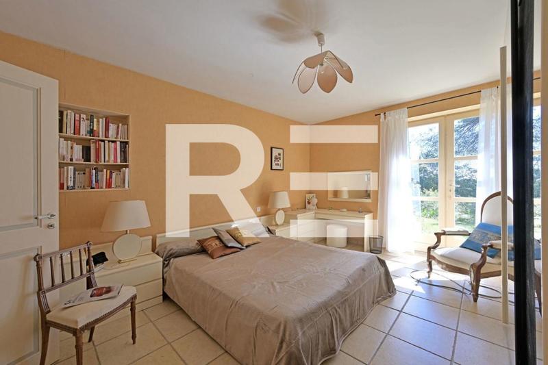 Maison - 285 m² - 8 pièces