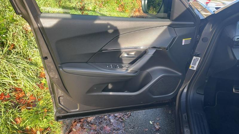 Peugeot 2008 II 1.2 PureTech 130 Eat8 Gt Line - Automatique Toit ouvrant