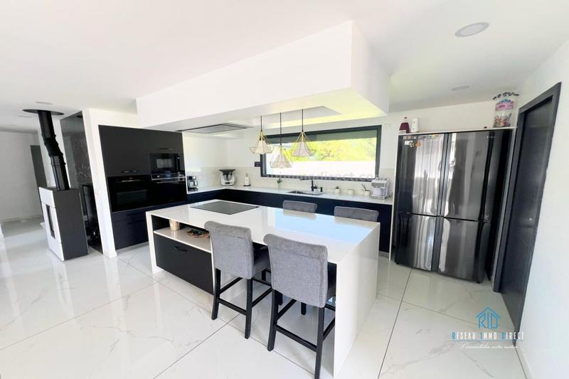 Maison traditionnelle - 147 m² - 5 pièces