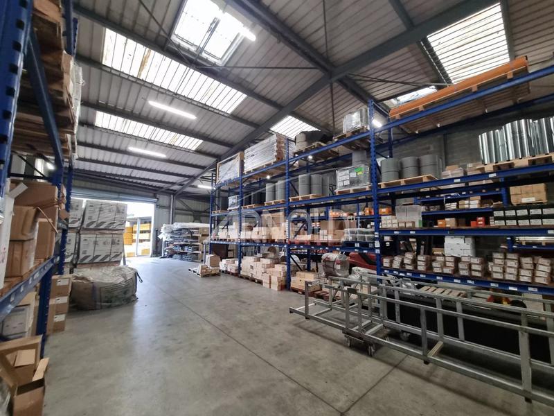 Entrepôt - 920 m² - 10 pièces