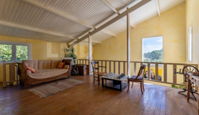 Maison - 230 m² - 7 pièces