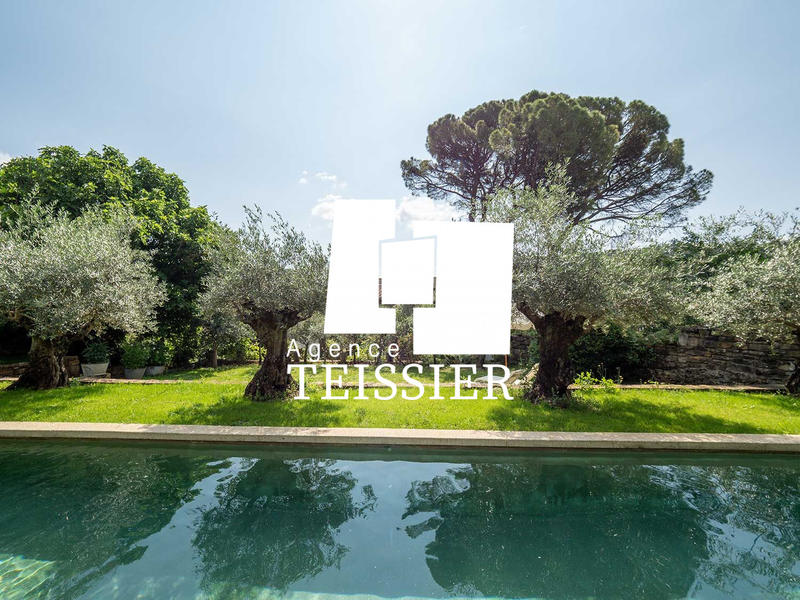 Maison - 434 m² - 11 pièces