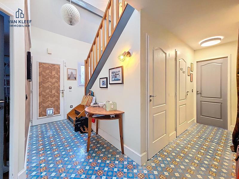 Maison traditionnelle - 180 m² - 7 pièces