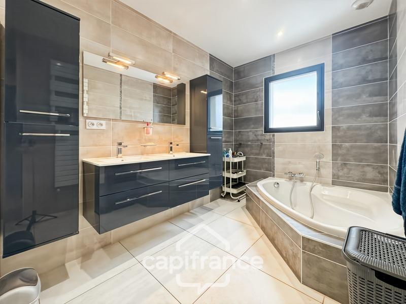 Maison - 275 m² - 7 pièces