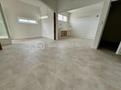 Maison - 205 m² - 9 pièces