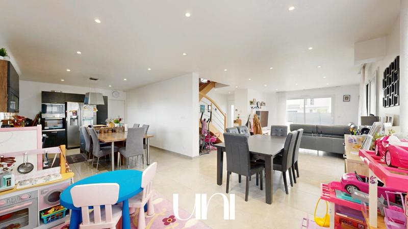 Maison - 141 m² - 5 pièces