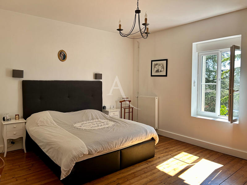 Maison - 312 m² - 9 pièces