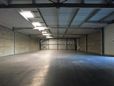 Local commercial - 1 024 m²