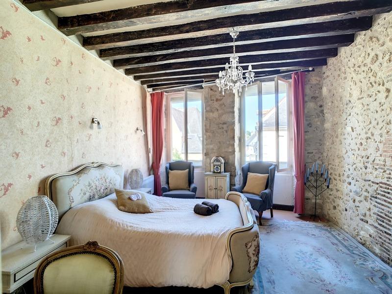 Maison - 216 m² - 9 pièces