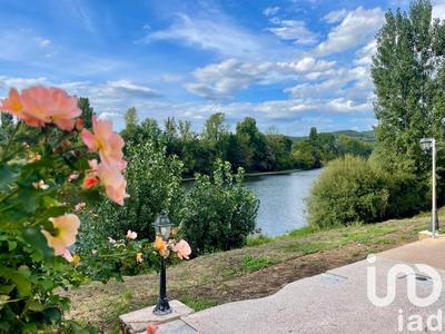 Maison - 238 m² - 10 pièces