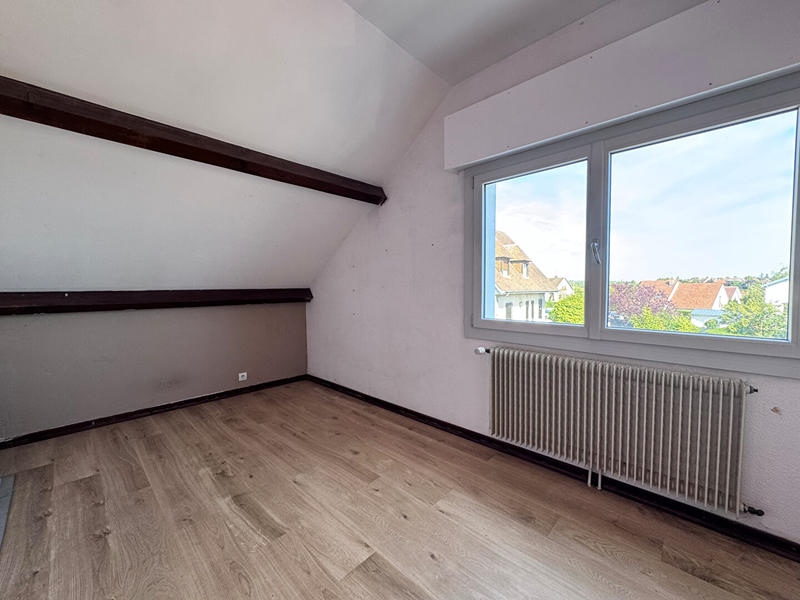 Maison - 198 m² - 9 pièces