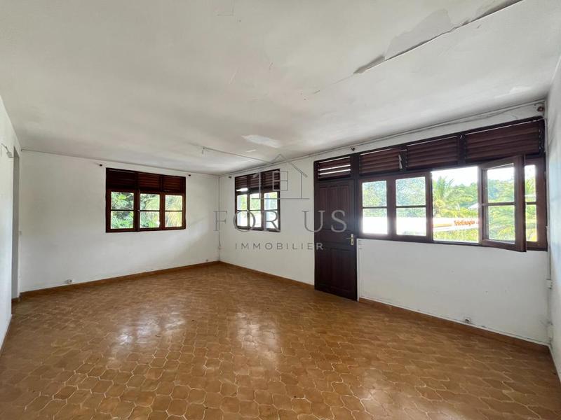 Maison - 144 m² - 9 pièces