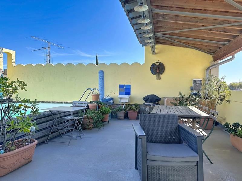 Maison - 235 m² - 7 pièces