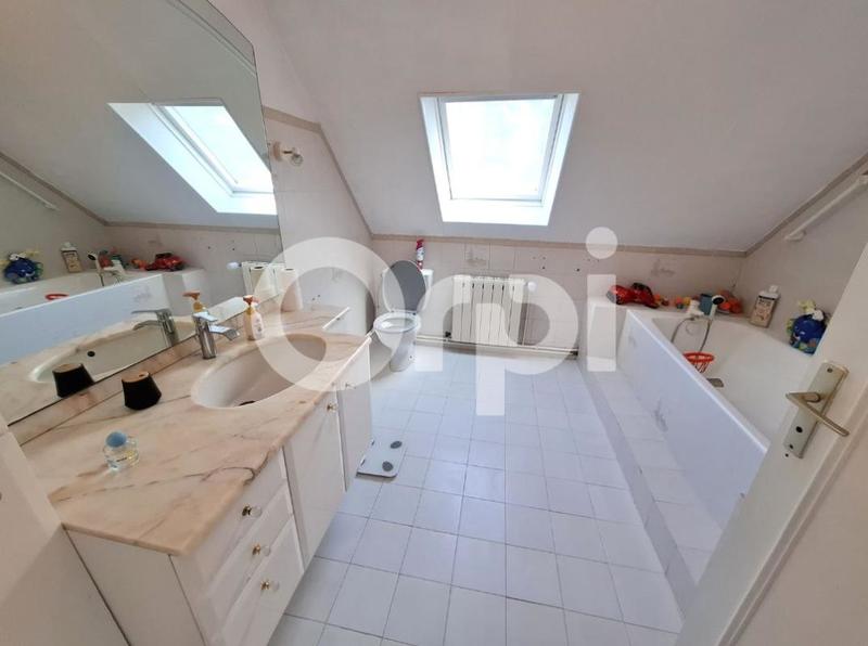 Maison - 137 m² - 6 pièces